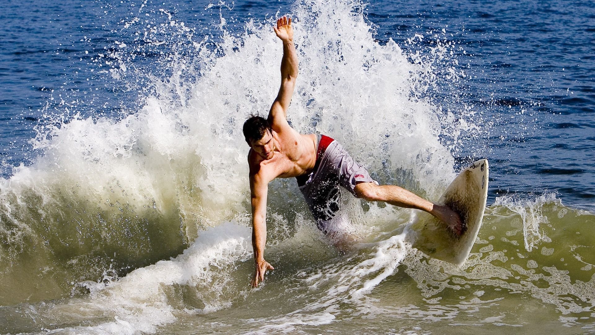 多位球星独领风骚，哈兰德单刀双响，亚马尔内切兜死角，安东尼世界波双响